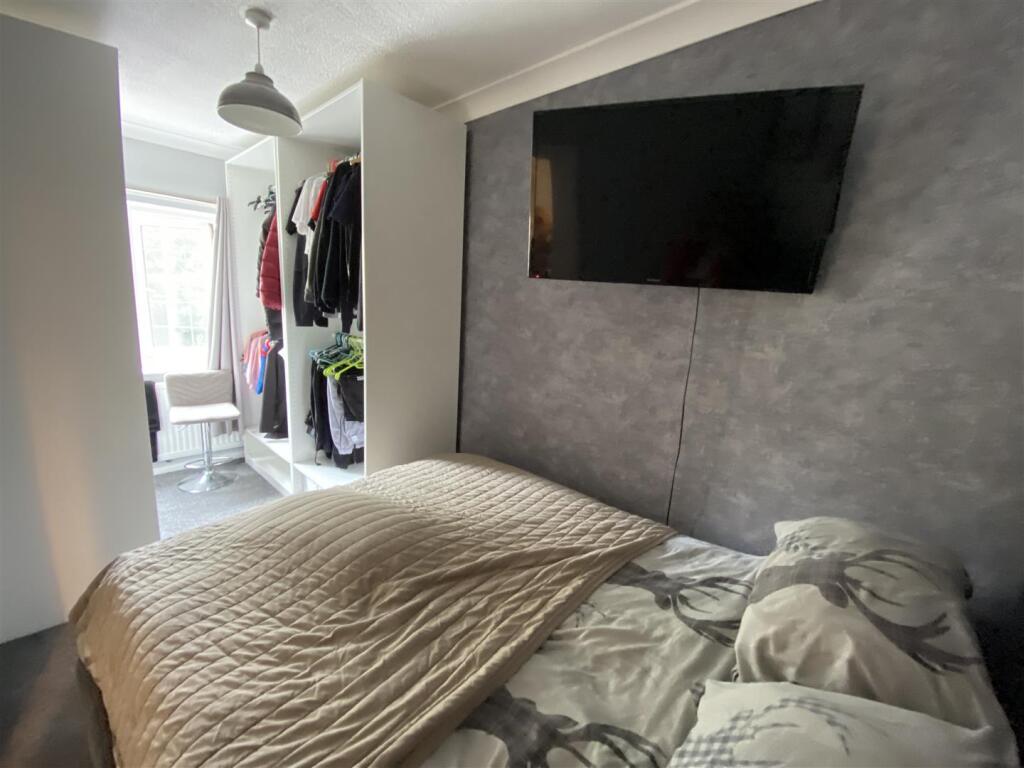 Bedroom no.1 front:
