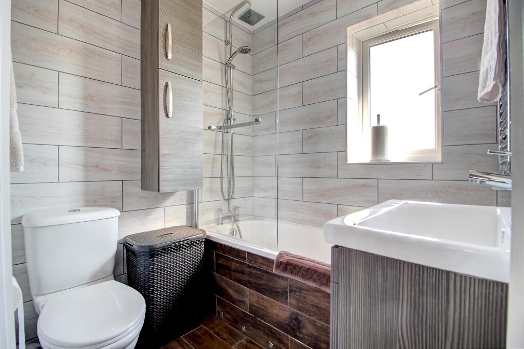 En-suite bathroom