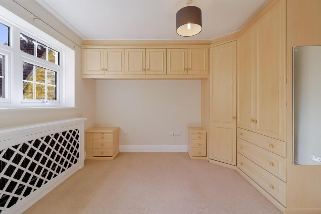 Bedroom 1b.jpg