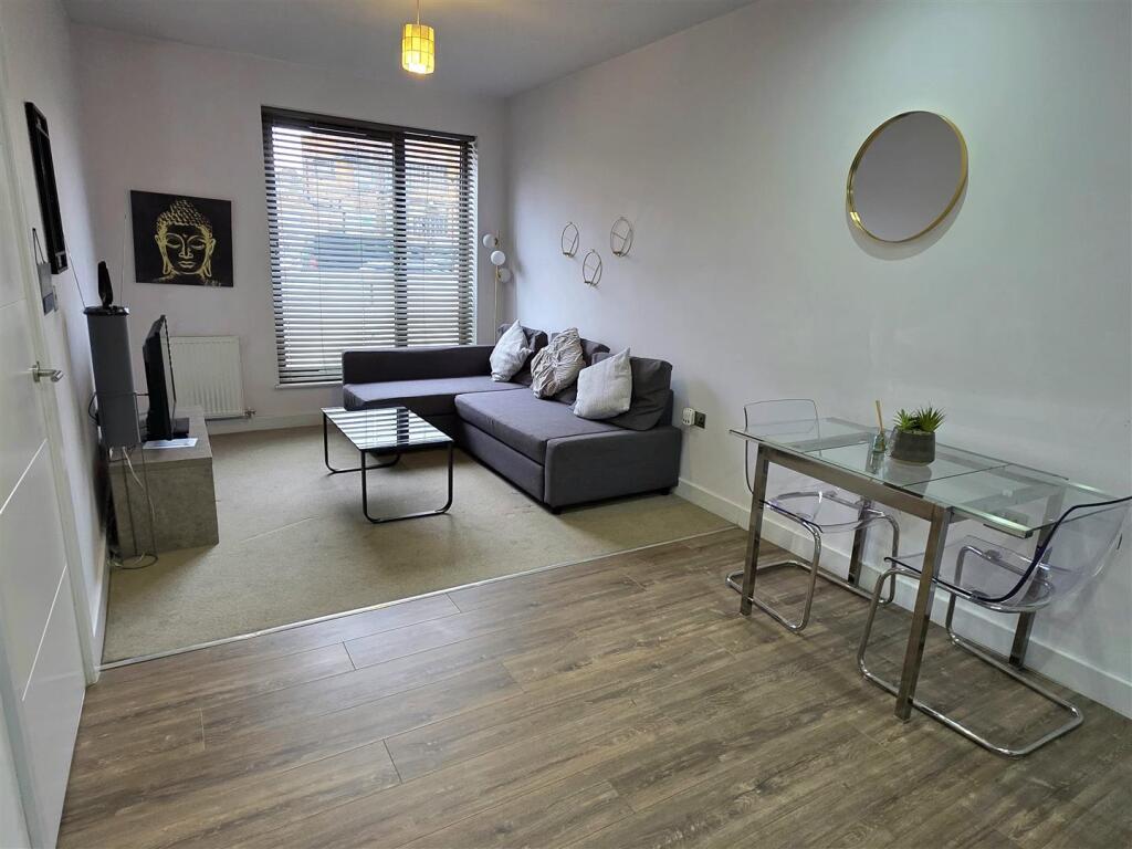 Dining/Lounge