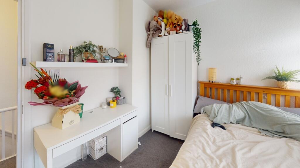 6-Cromwell-St-Bedroom (6)