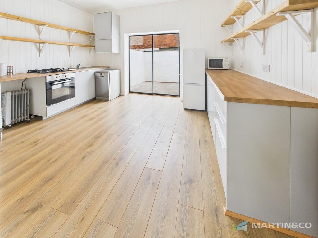 CAM02318G0-PR0523...