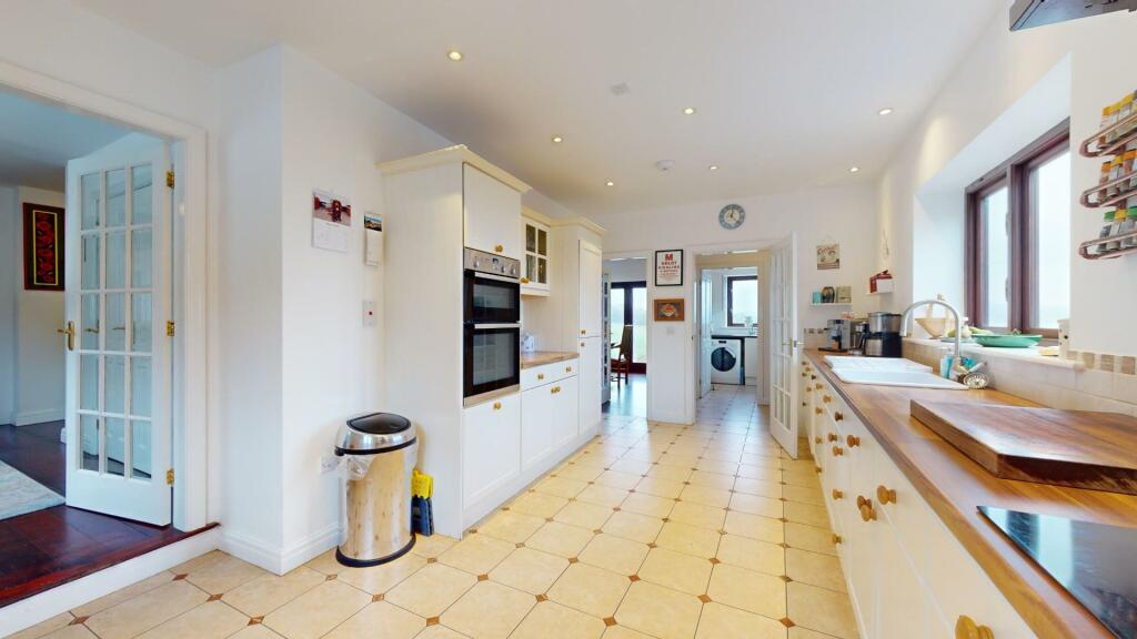 KITCHEN/BREAKFAST ROOM