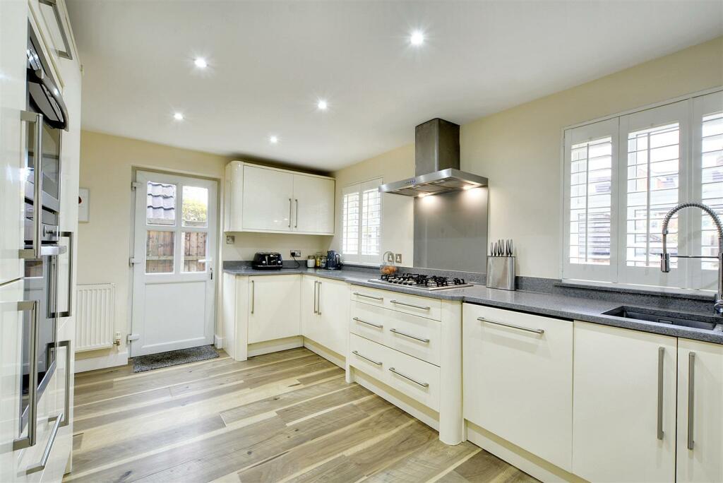 OPEN PLAN DINING KITCHEN