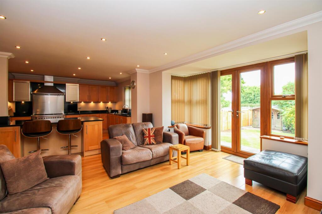 OPEN PLAN KITCHEN/BREAKFAST/SITTING ROOM