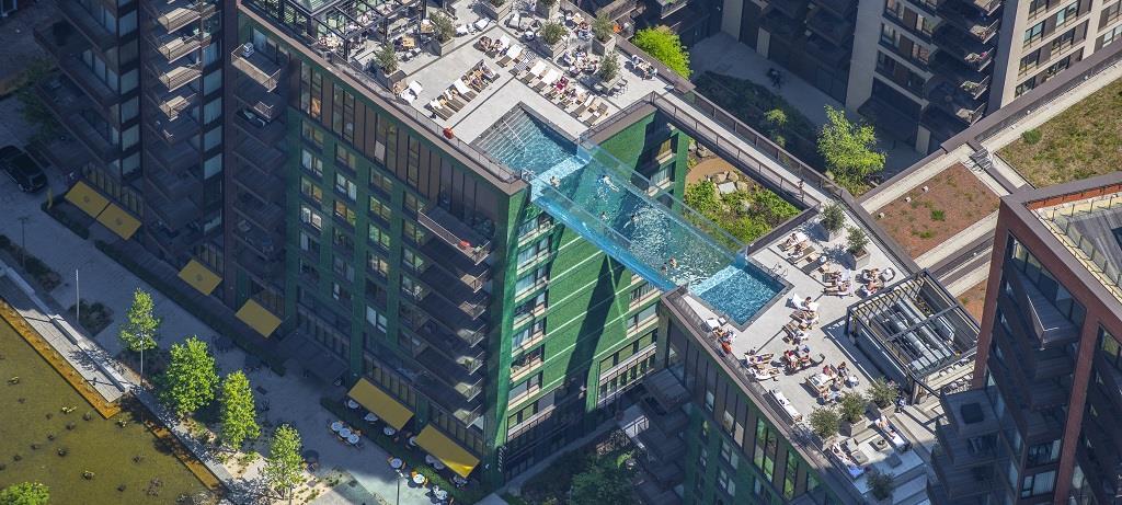 RESIDENTS SKY POOL &amp; DECK
