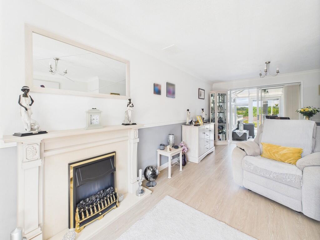 CAM02089G0-PR0525...