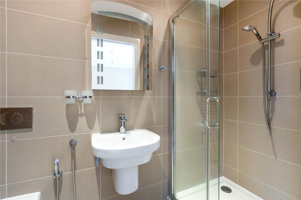 En Suite Shower 2