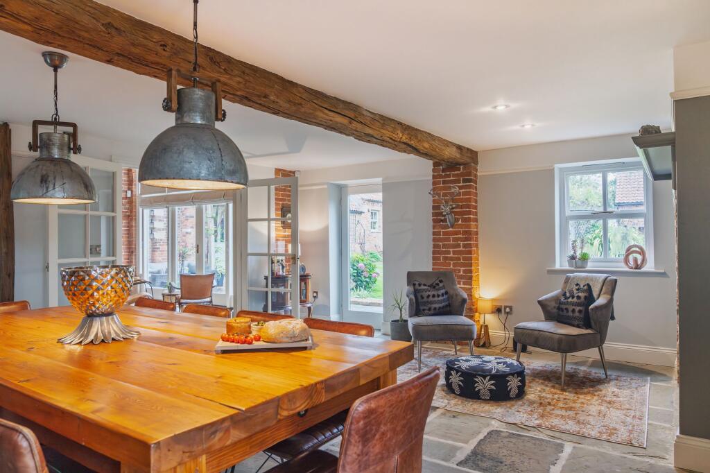 Large dining room perfect for entertaining