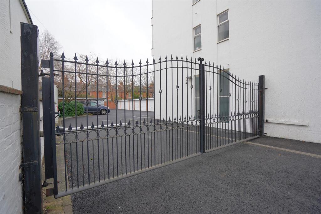 44 Regency House-14.jpg