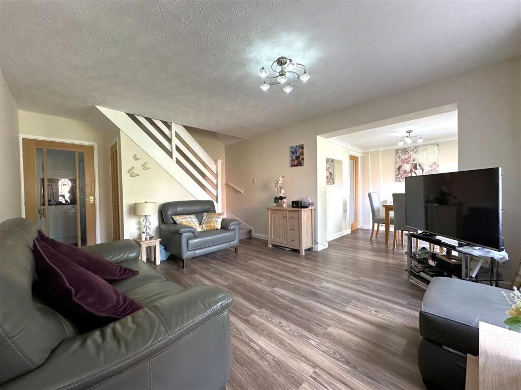 Large Living Room  772
