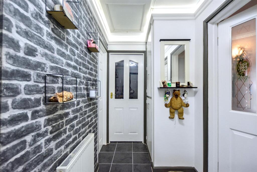 Hallway_2.jpeg