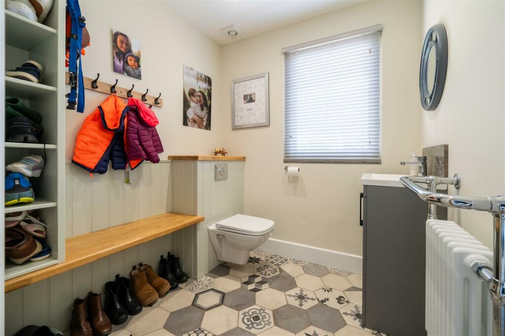 Downstairs WC_.jpg