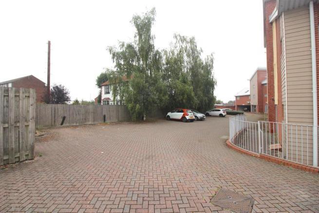 Mandara Point, Drapers Field - Parking