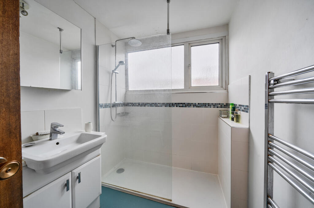 1393119-3-6942a63...