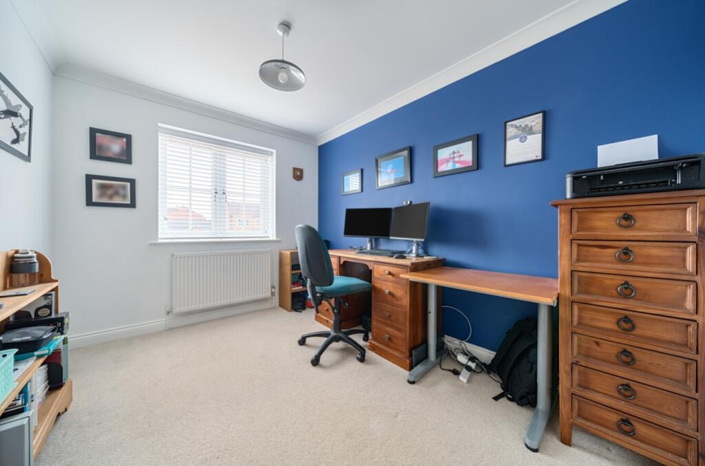 1303415-28-6842c9bd92e8e-ARW