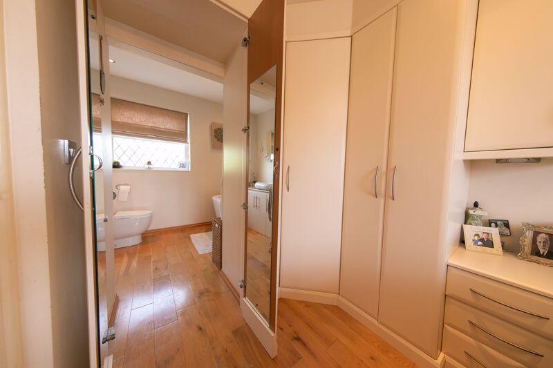Discrete en-suite bathroom