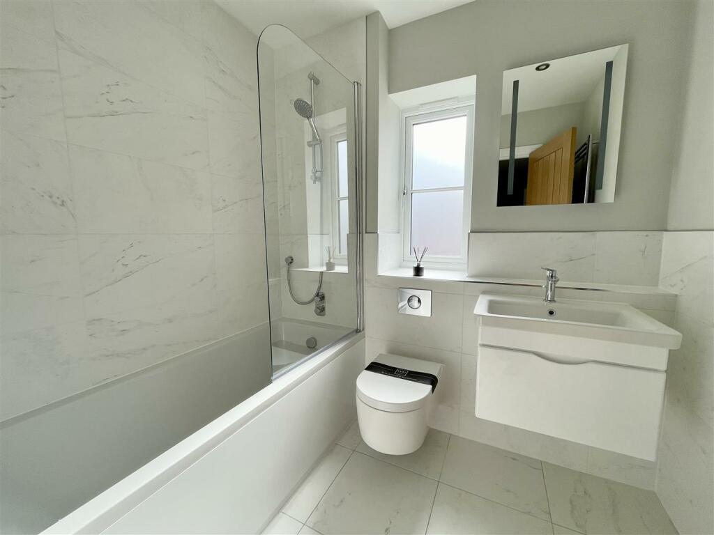 9. bathroom.jpg