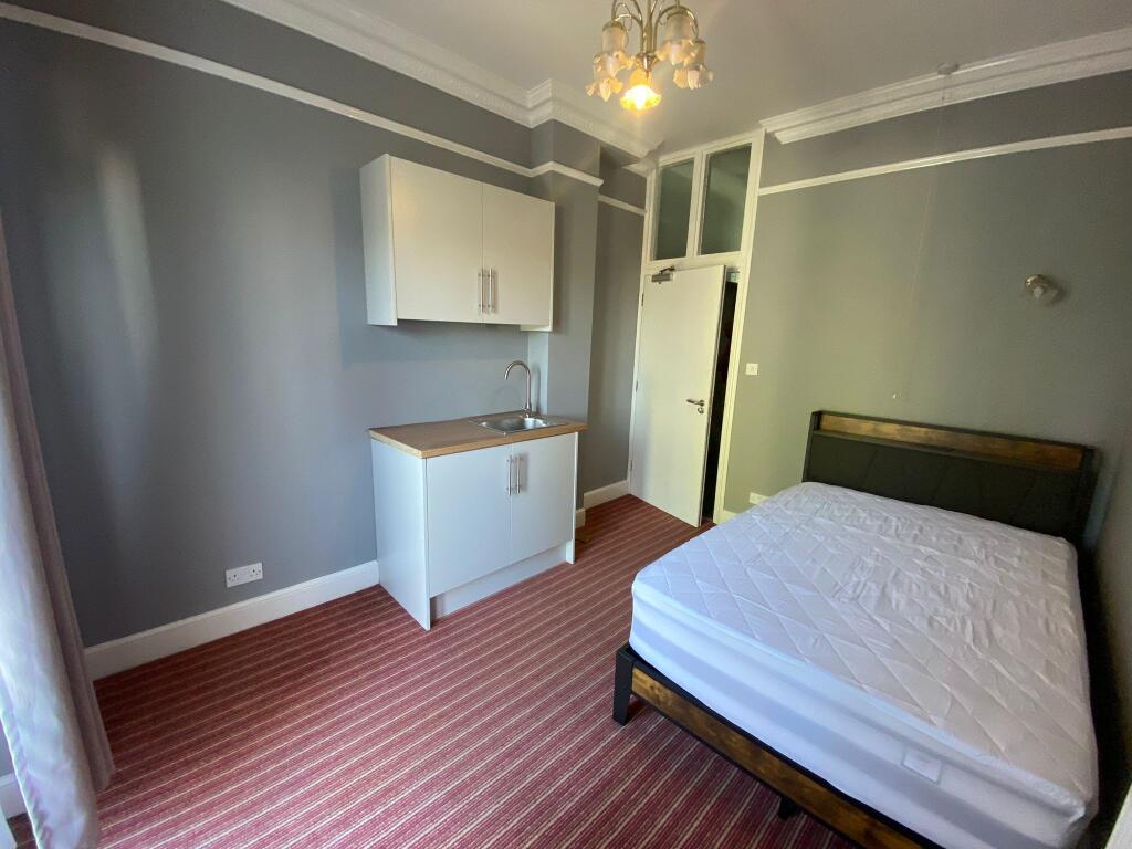 50 Bushey Grove Road Room 2  Bushey WD23 2JJ