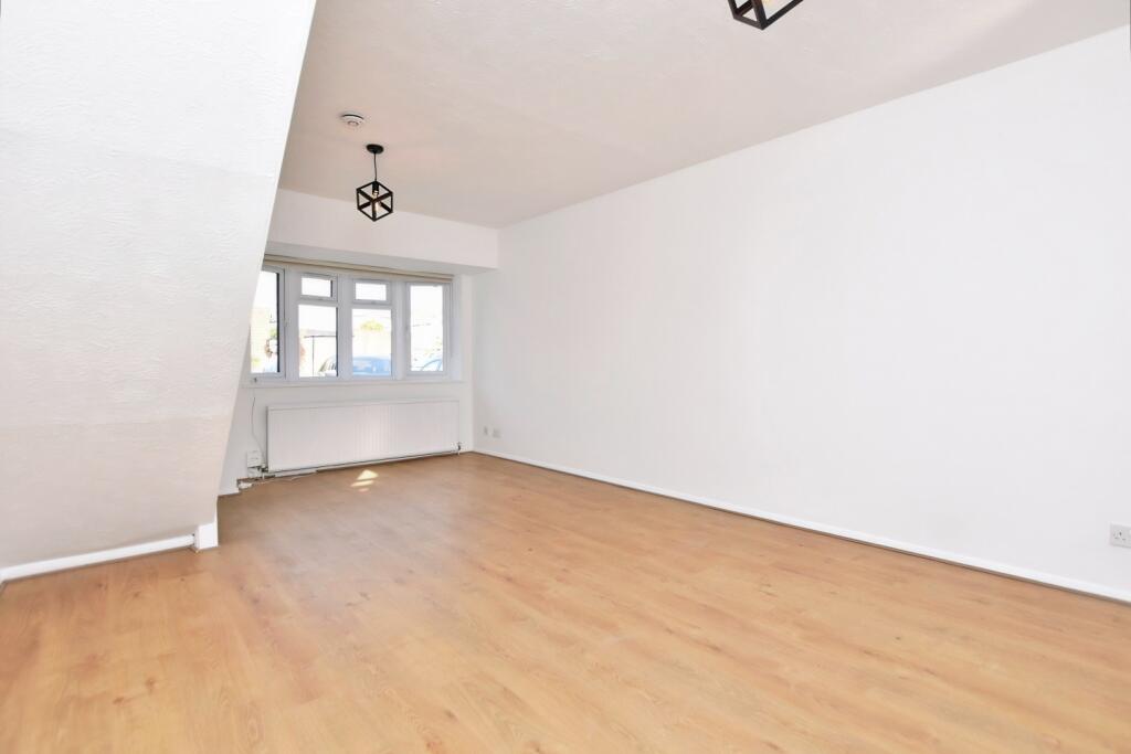 7c1ef7b1-Living 2...