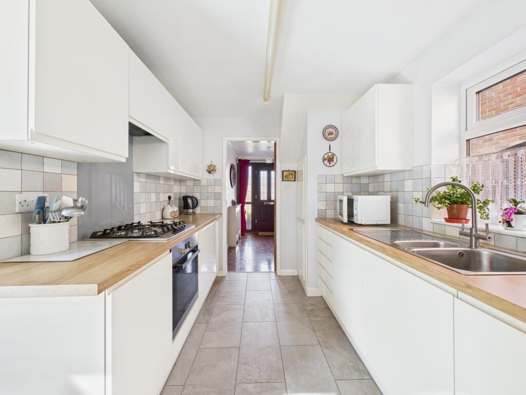 CAM04825G0-PR0006-STILL008