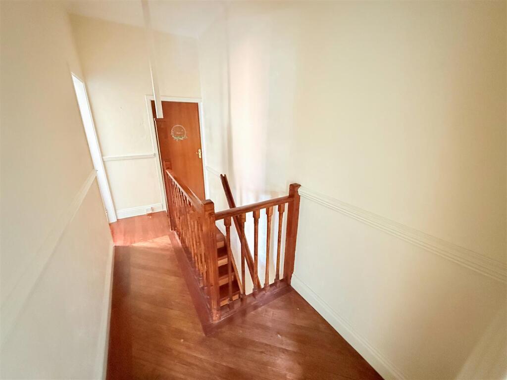 FIRST FLOOR LANDING