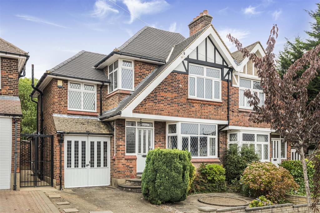 Evelyn Road, Cockfosters, EN4