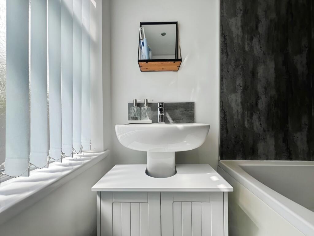 pbox-bathroom-314531.jpeg