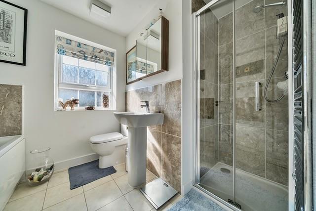 Bathroom 2.jpg