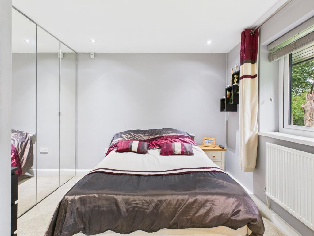 CAM03729G0-PR0082-STILL021