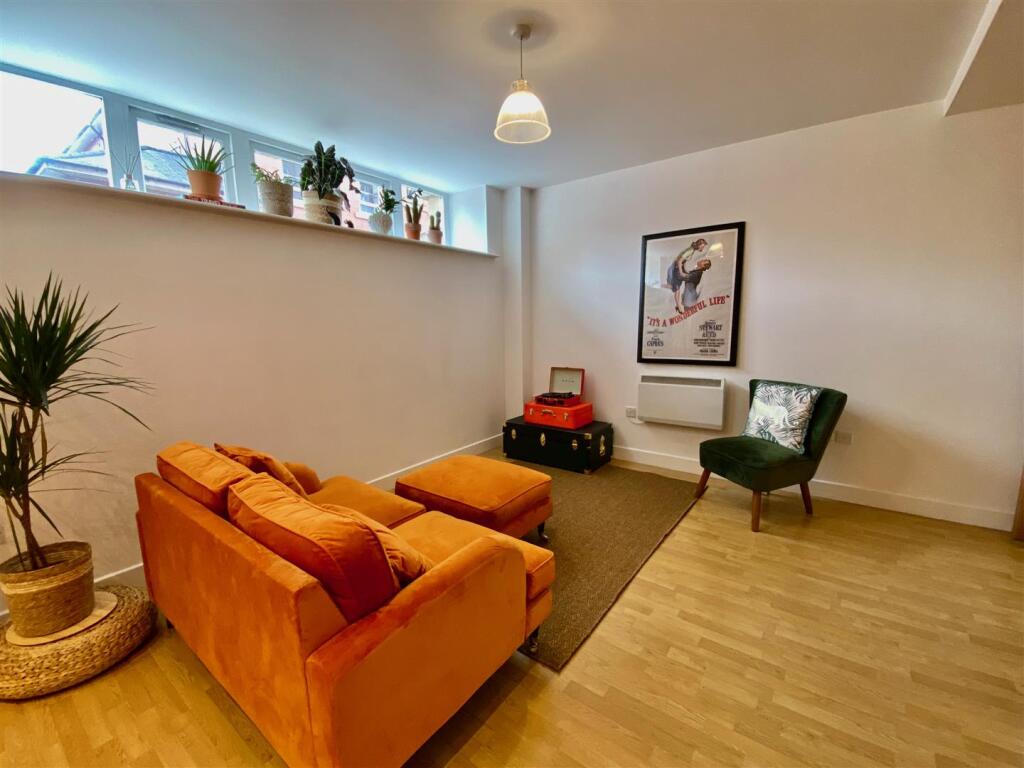 LOUNGE/DINER/KITCHEN