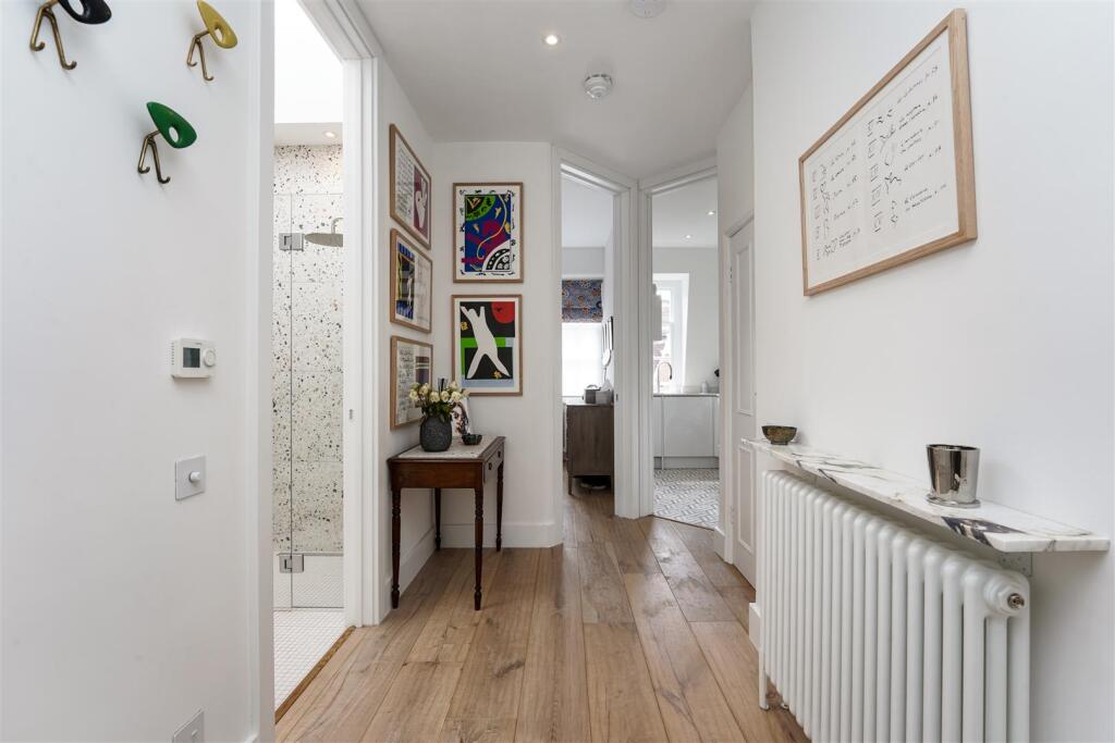 Flat 14, 7 Sloane Court West London (12).jpg