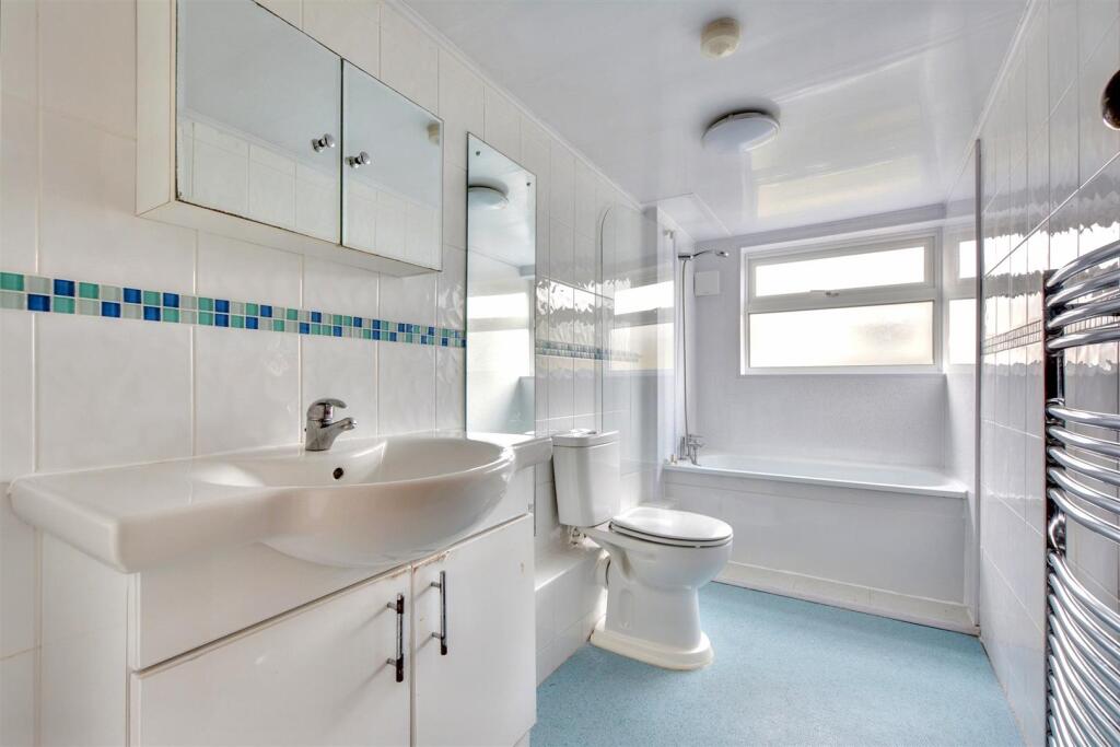 Bathroom_2.jpeg