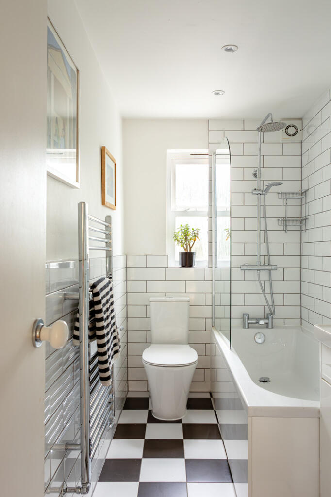 300874 - 25_7_22_TMH N16 6AX10212-Edit.jpg