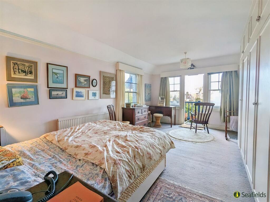 Bedroom 1.jpg