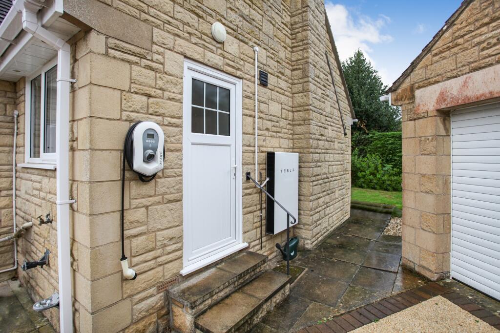 Dikler Close, Bourton-on-the-Water, Cheltenham, Gloucestershire. GL54 2PS