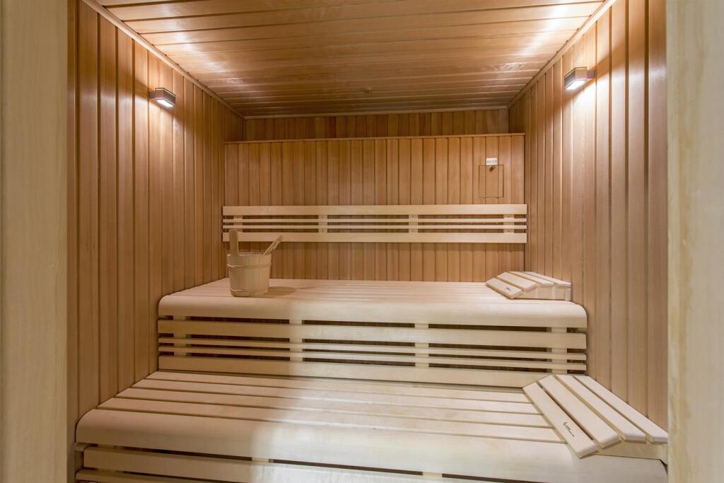 One Tower Bridge Sauna.jpg