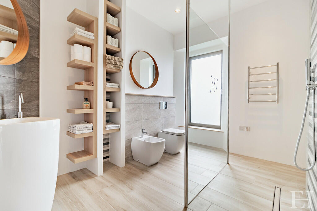 8623234-interiorW...