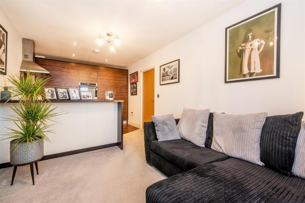 Lounge/Kitchen