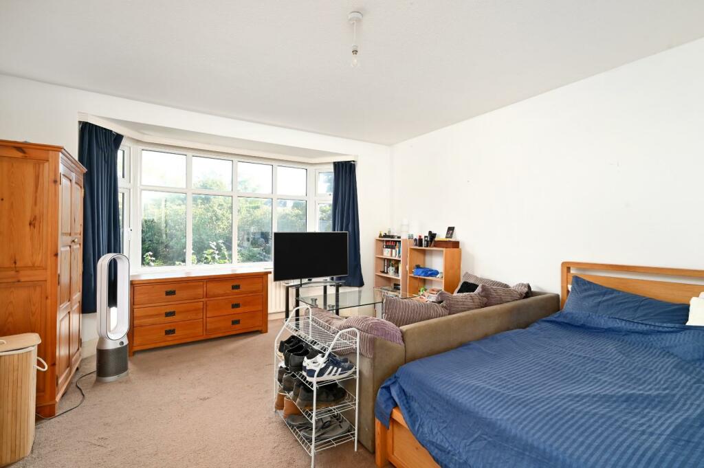 111 goldstone cres bn3 (13).jpg