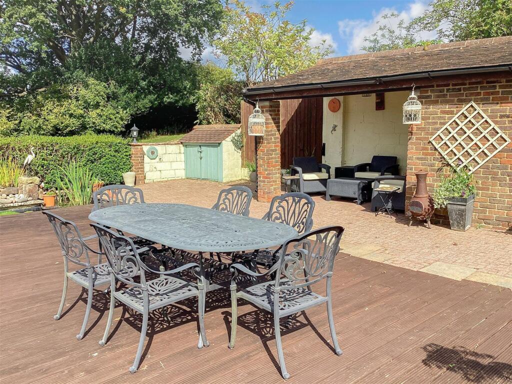 Decking/Seating Area