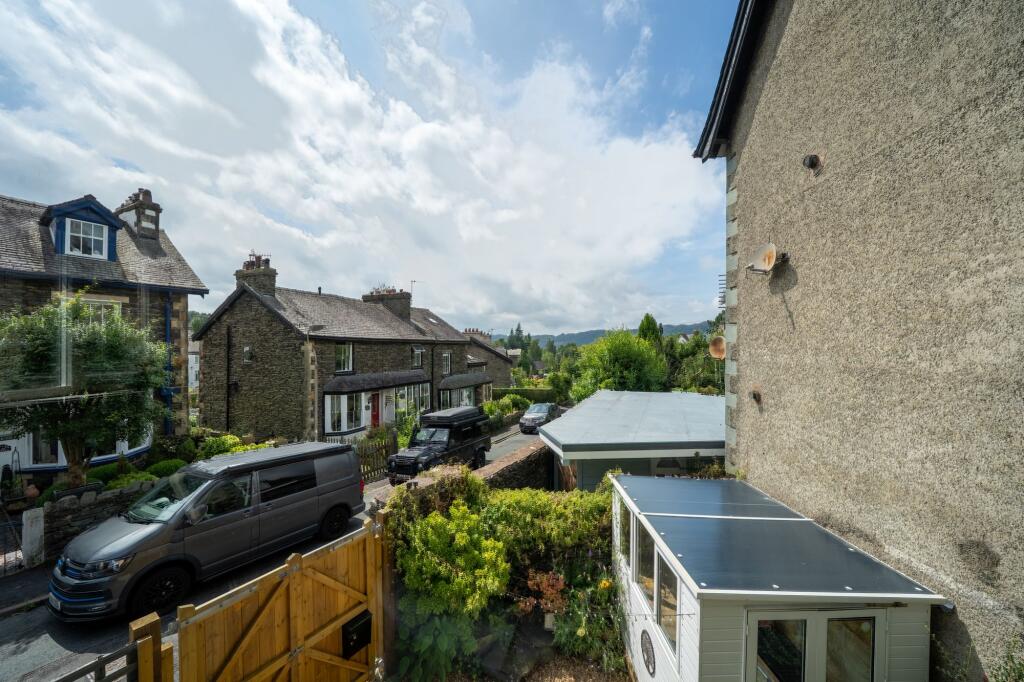 OPEN PLAN LIVING AREA