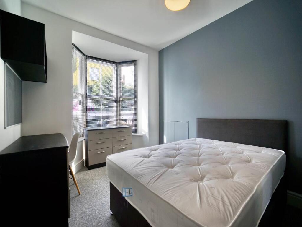 Bed1.1.jpg