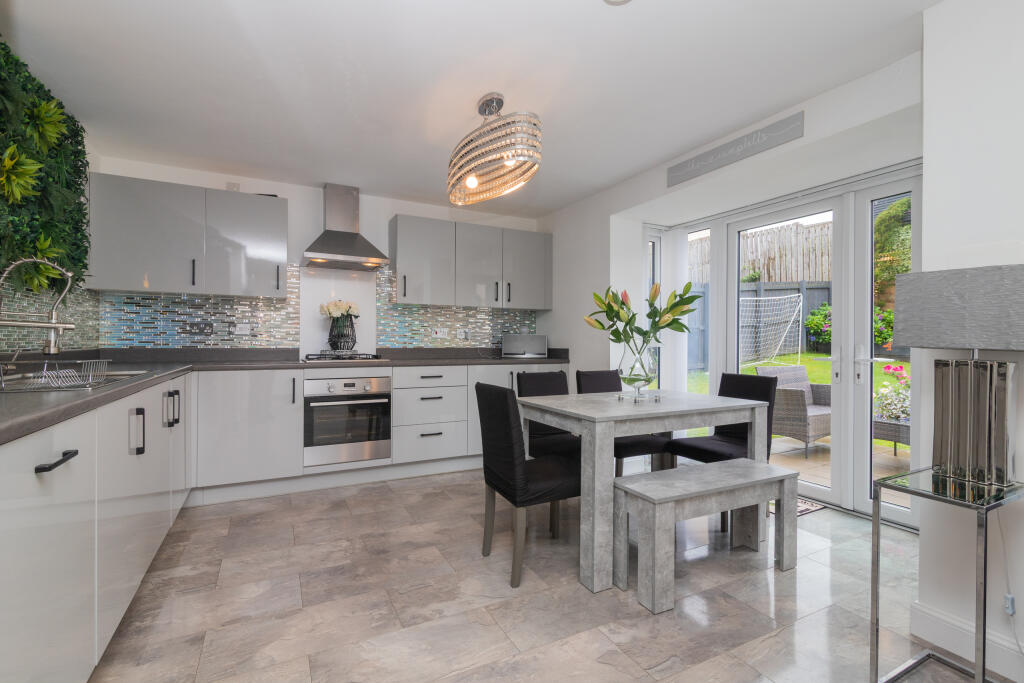 4 Glengariff Way Elderslie  PA5 9BY L-43