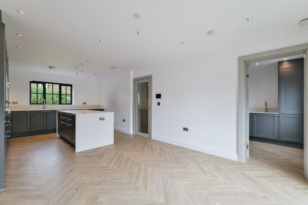 Kitchen Dining Area