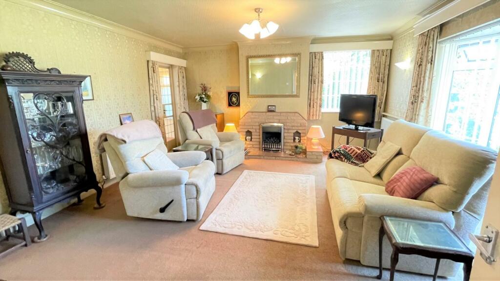 DOUBLE ASPECT LOUNGE