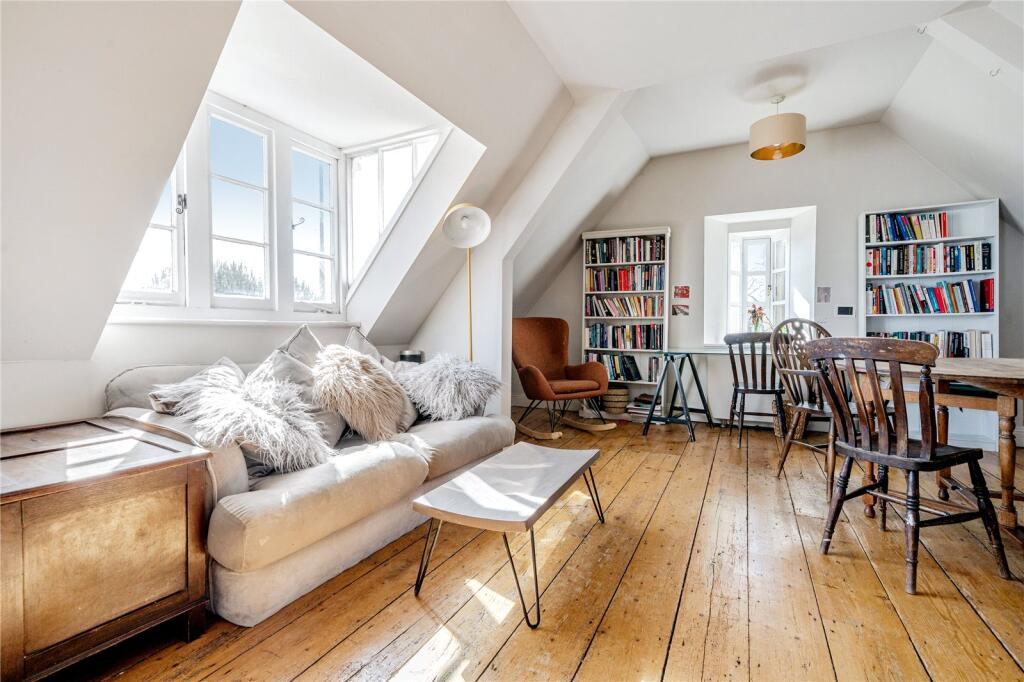 Sitting/Dining Room