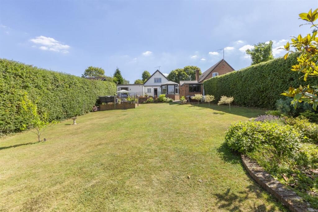 42 Brimmers Hill, HP15 6NP-17.jpg