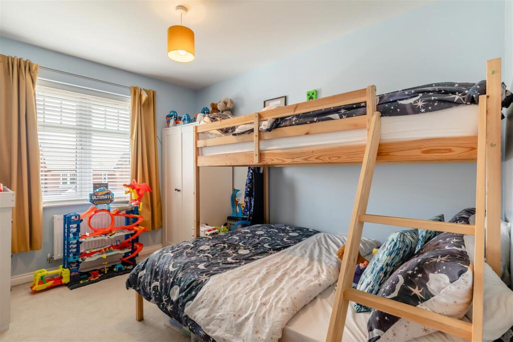 8660037-interior10.jpg