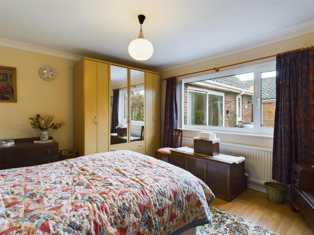 BEDROOM 4